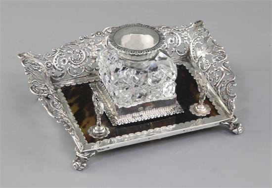 A good Edwardian silver and tortoiseshell inkstand, Length approx 6 ½”/164mm Depth approx 5”/125mm Weight base only 7.7oz/219grms.